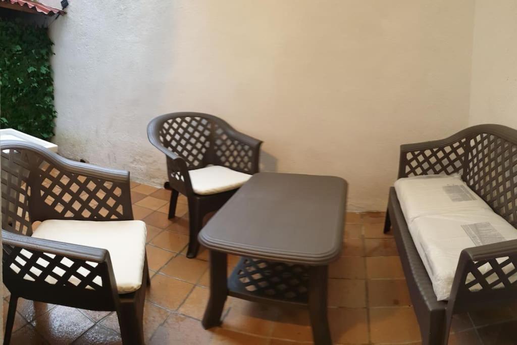 Casa Ramona Apartamento De Pueblo Con Patio En El Centro De Sant Joan ซานต์ ฮวน เด เลส อาบาเดสเซส ภายนอก รูปภาพ