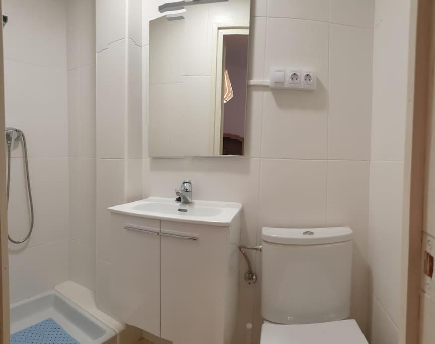 Casa Ramona Apartamento De Pueblo Con Patio En El Centro De Sant Joan ซานต์ ฮวน เด เลส อาบาเดสเซส ภายนอก รูปภาพ