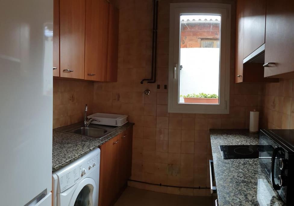 Casa Ramona Apartamento De Pueblo Con Patio En El Centro De Sant Joan ซานต์ ฮวน เด เลส อาบาเดสเซส ภายนอก รูปภาพ