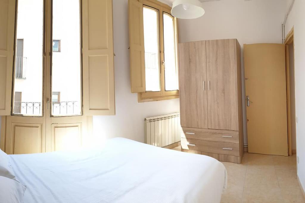 Casa Ramona Apartamento De Pueblo Con Patio En El Centro De Sant Joan ซานต์ ฮวน เด เลส อาบาเดสเซส ภายนอก รูปภาพ